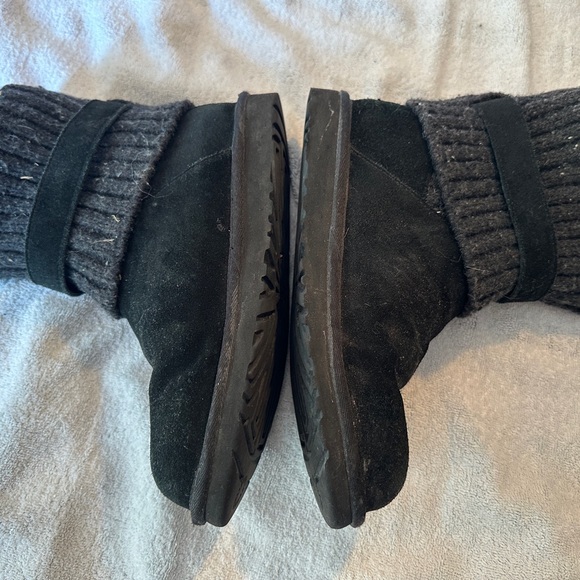 Black Uggs Y6 Pre Loved - Picture 4 of 5